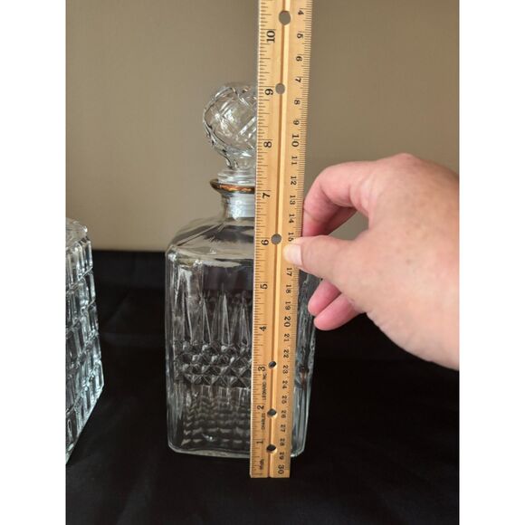 2 Glass Decanters - Picture 7 of 8